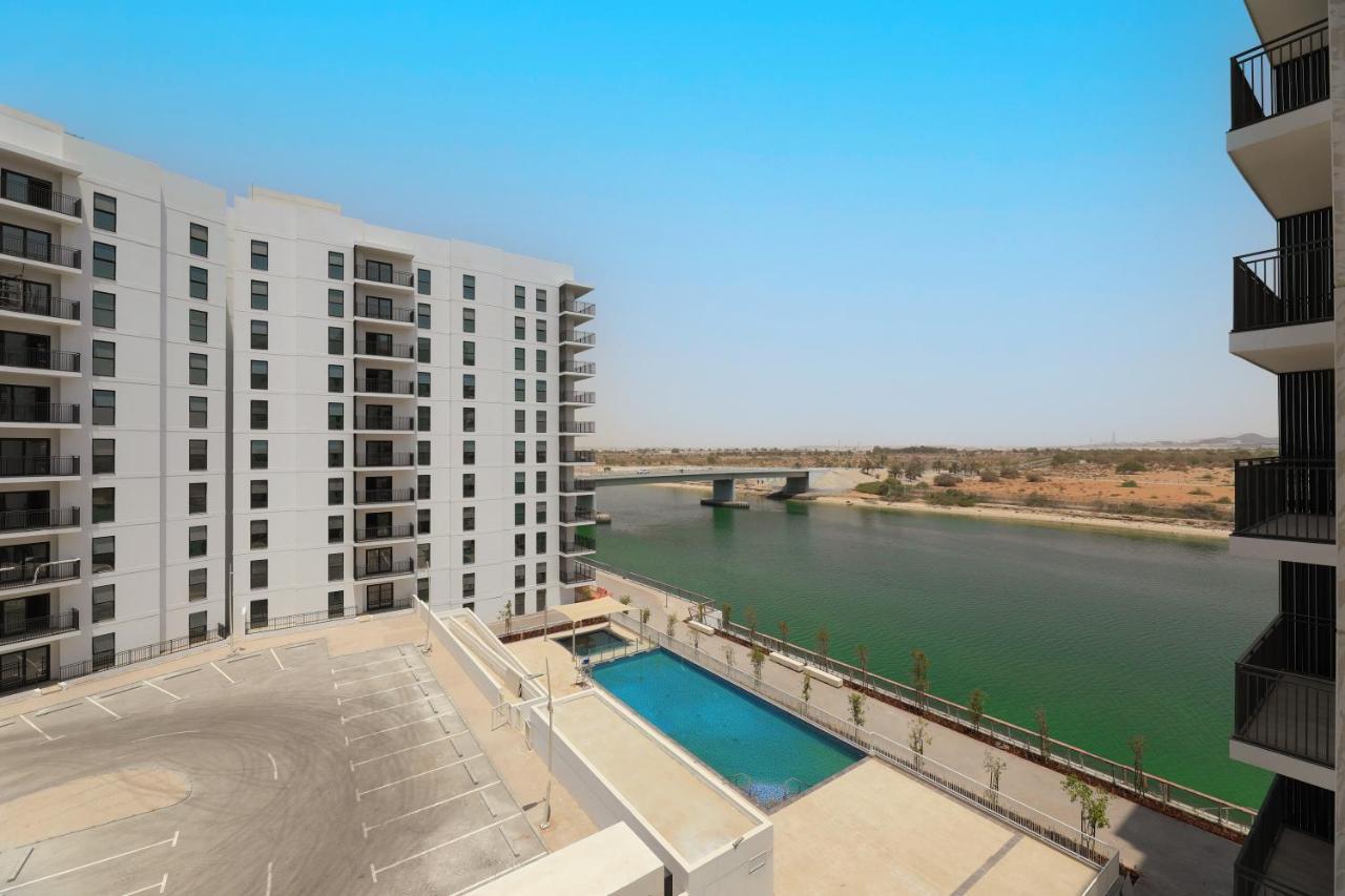 Апартаменти Yas Island - 2 Bedrooms, 2 Toilet With Shared Pool & Parking